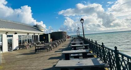 Newly refurbished two bedrooms flat