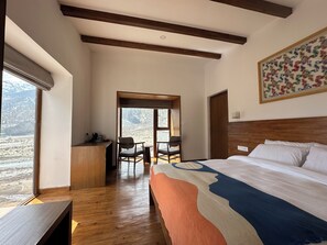 Deluxe Double or Twin Room, Mountain View | Desk, laptop workspace