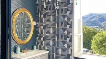 Doppelzimmer, Hügelblick | Badezimmer