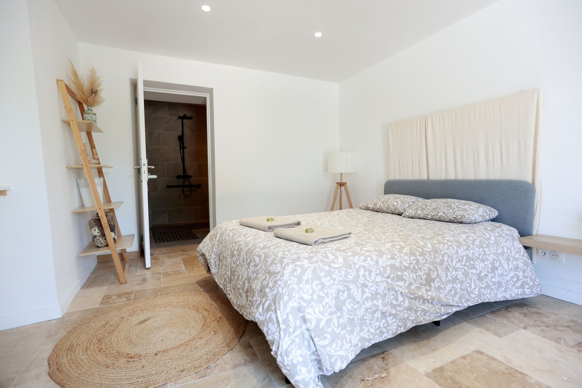 Doppelzimmer, barrierearm, Hügelblick