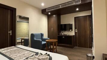 Premium bedding, memory foam beds, desk, free WiFi