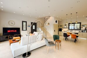 智能电视、壁炉