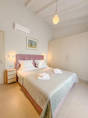 2 slaapkamers, een strijkplank/strijkijzer, gratis wifi, beddengoed