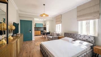 Deluxe Triple Room with Sea View | 1 bedroom, free WiFi, bed sheets