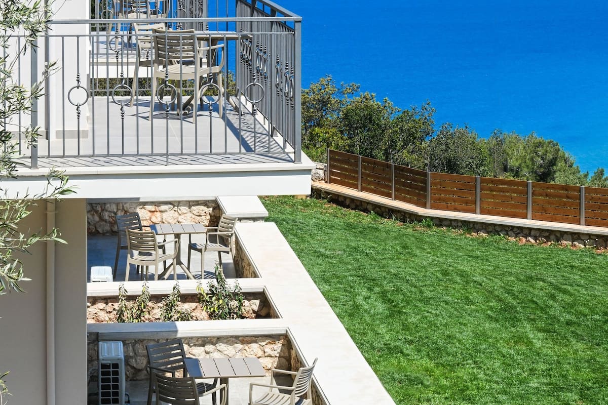 Biệt thự, hút thuốc | 8 phòng ngủ