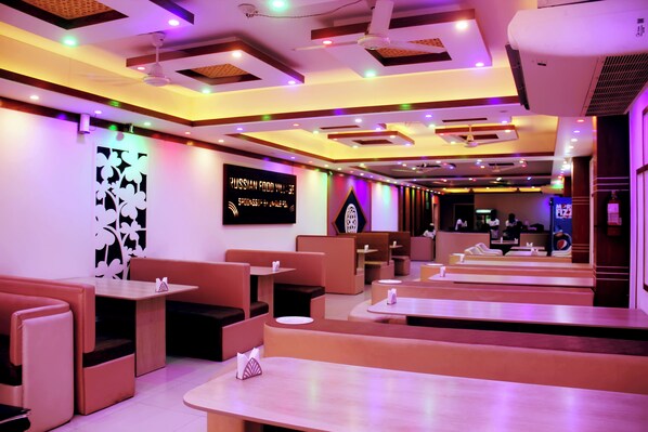 Restaurant - Hotel Blue Castle International One (Ishurdi)