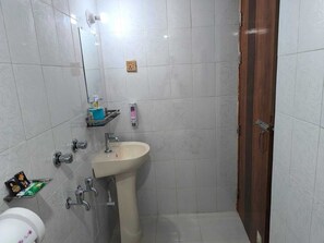 Habitación estándar | Baño | Zapatillas