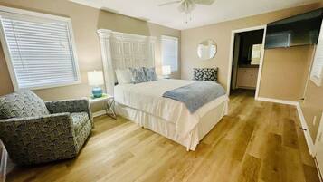 3 bedrooms, desk, iron/ironing board, travel cot