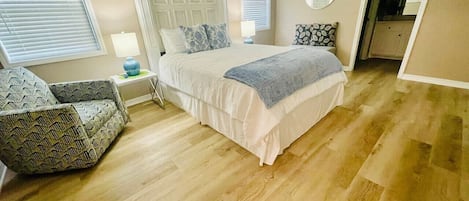 3 bedrooms, desk, iron/ironing board, travel cot