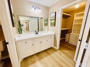 Hair dryer - Eastgate 17A beautiful townhouse (Hammond)