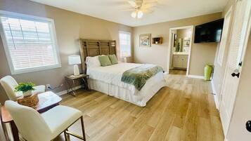 3 bedrooms, desk, iron/ironing board, travel crib