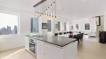 Luxury Apartment, Berbilang Katil, Kitchen, City View (PH3) | Dapur peribadi | Peti sejuk, ketuhar gelombang mikro, ketuhar, dapur