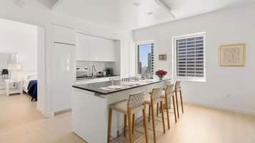 Luxury Apartment, Multiple Beds, Kitchen, City View (PH1) | Private kitchen | Fridge, microwave, oven, stovetop