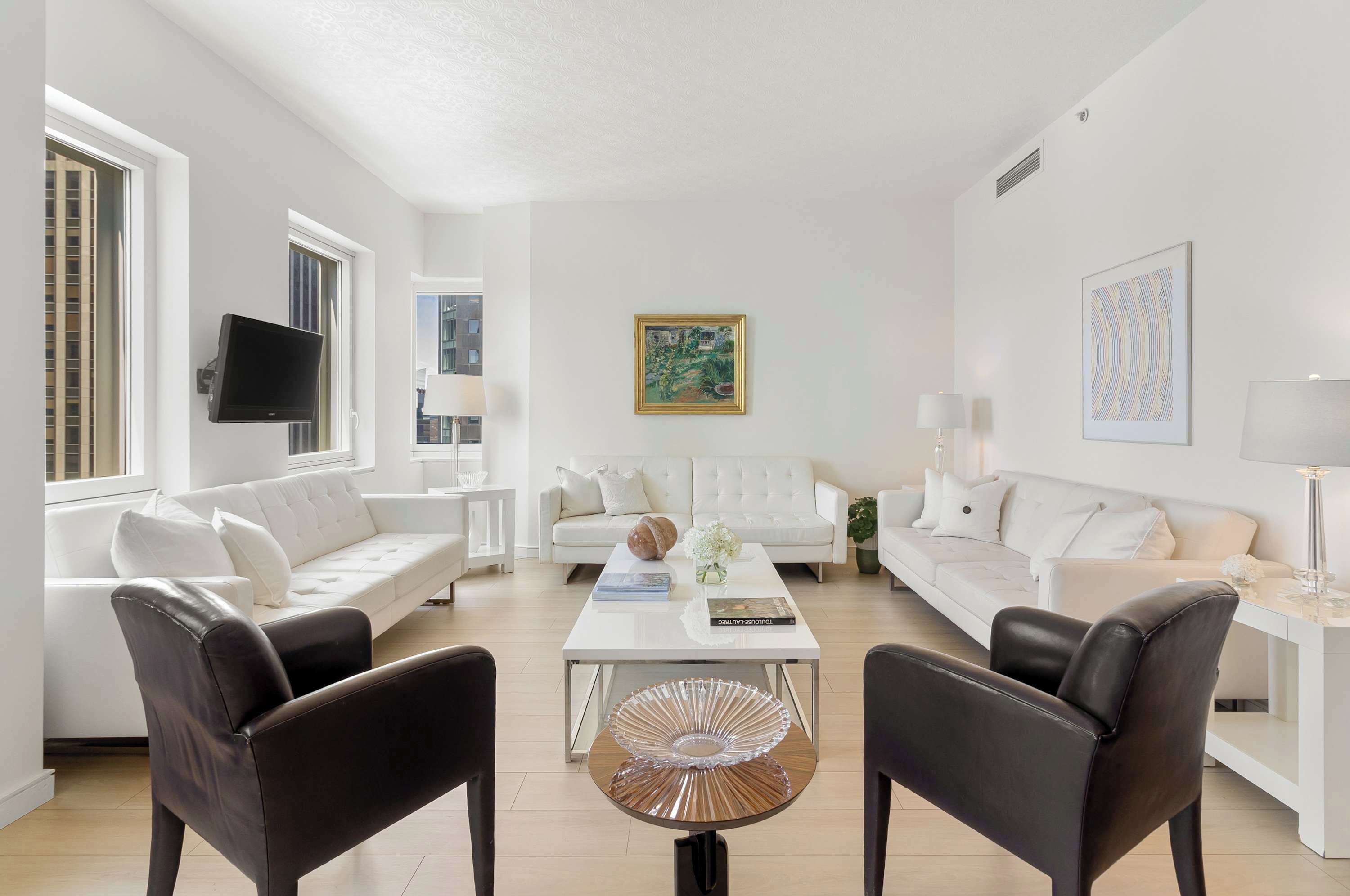 럭셔리 아파트, 침대(여러 개), 주방, 시내 전망 (PH1) | 거실 공간 | 디지털 채널 시청이 가능한 42인치 평면 TV