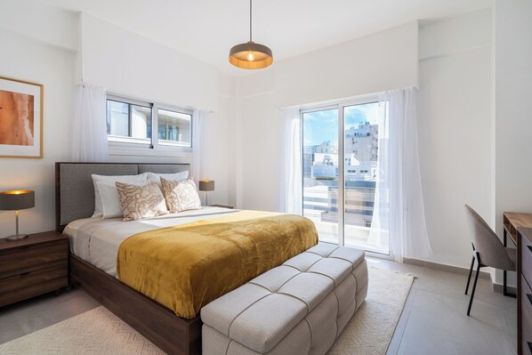 Apartamento luxo, 1 cama Queen e sofá-cama, para não fumantes, vista para a cidade | 1 quarto, escrivaninha, espaço de trabalho para notebook