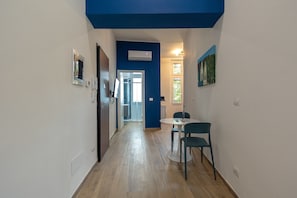 Deluxe Studio | Free WiFi, bed sheets