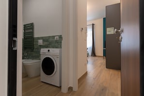 Studio | Bathroom | Bidet