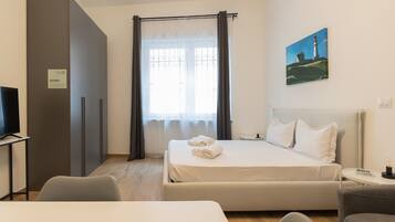 Studio | WiFi (free), bed sheets