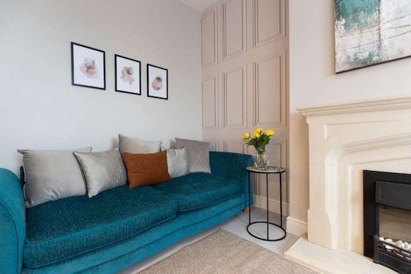 TV, fireplace