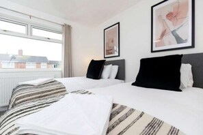 3 bedrooms, iron/ironing board, WiFi, bed sheets