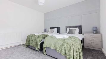 3 bedrooms, iron/ironing board, WiFi, bed sheets