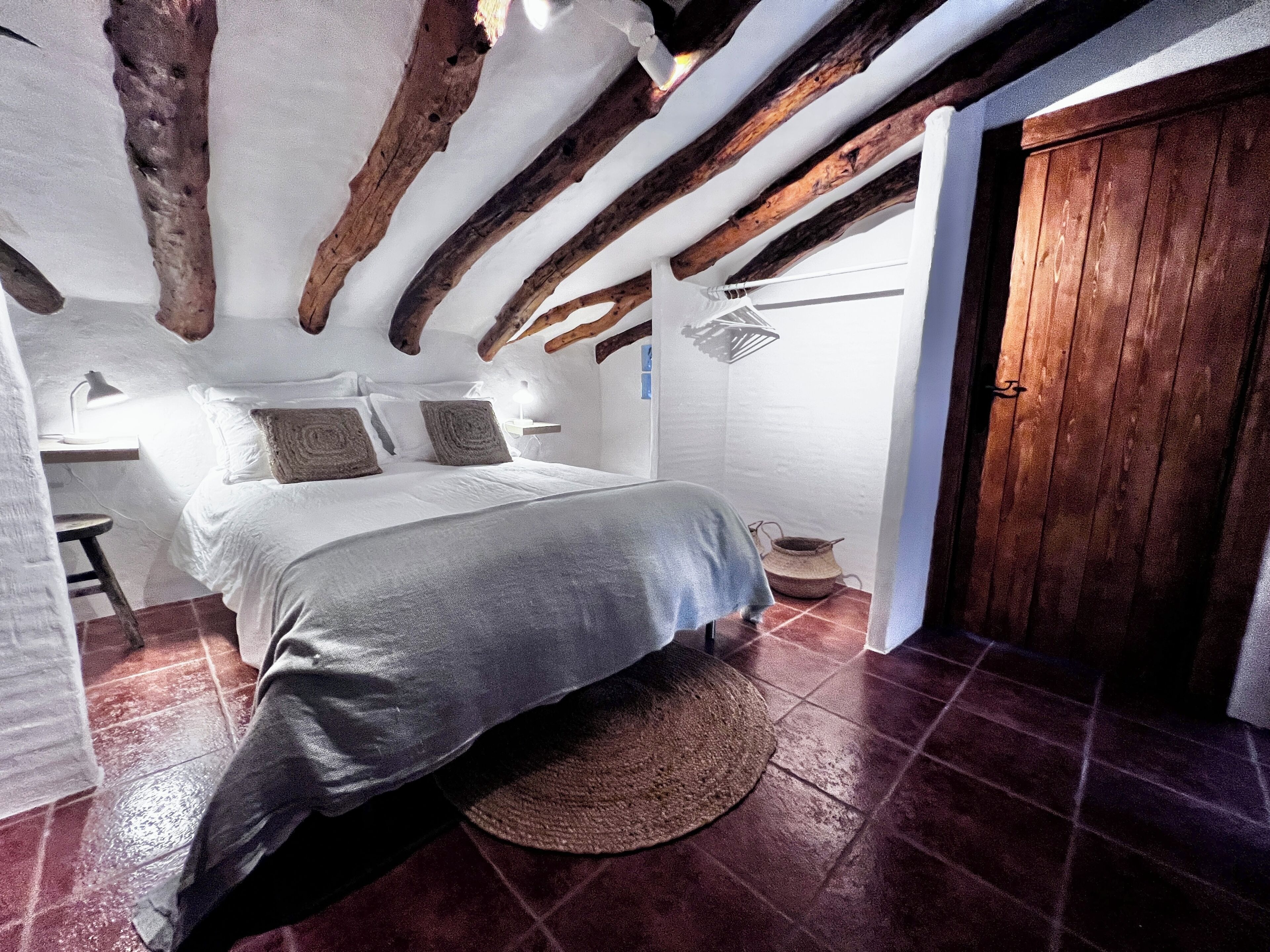 5 habitaciones, cuna de viaje, wifi gratis y ropa de cama 