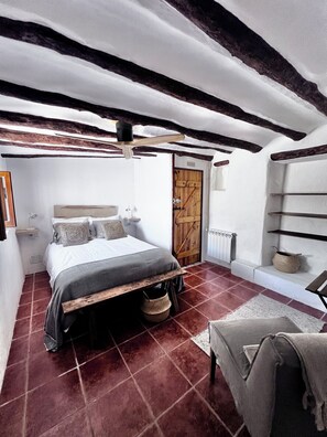 5 quartos, berço de viagem, Wi-Fi de cortesia, roupa de cama