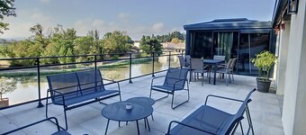 Family apartment with terrace overlooking the Canal du Midi