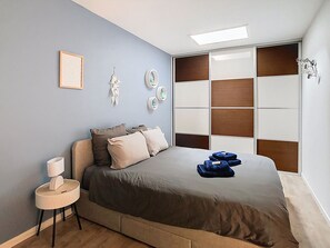 3 chambres, fer et planche à repasser, lit de bébé portatif