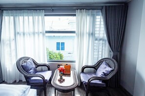 Kamar Double Deluks, pemandangan kota | Meja kerja, ruang kerja ramah laptop, dan tirai kedap cahaya