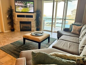 TV connectée, cheminée, lecteur de DVD