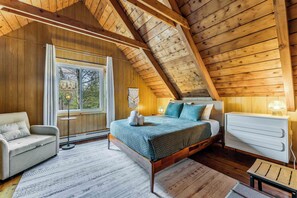 3 dormitorios, tabla de planchar con plancha, cuna de viaje