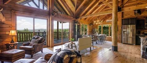 Smart TV, chimenea, oficina