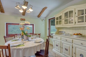 Familie appartement, meerdere slaapkamers, uitzicht op gebergte (Apartment Marta Slovenia Nature) | Dineren