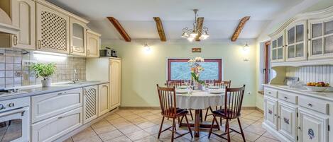 Family Apartment, Multiple Bedrooms, Mountainside (Apartment Marta Slovenia Nature) | Private kitchen
