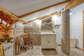Family Apartment, Multiple Bedrooms, Mountainside (Apartment Marta Slovenia Nature) | Bathroom | Bathtub, hair dryer, towels, soap