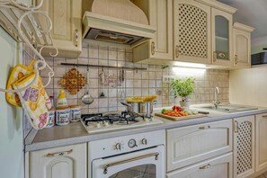Familjelägenhet - flera sovrum - intill bergen (Apartment Marta Slovenia Nature) | Eget kök | Kylskåp, ugn, spishäll och diskmaskin