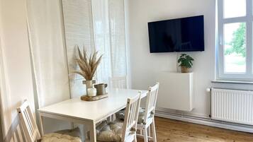 2 bedrooms, desk, laptop workspace, free WiFi