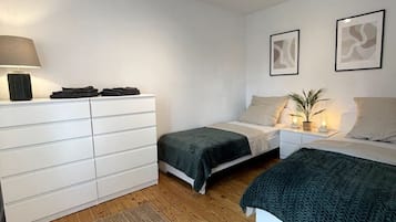 2 bedrooms, desk, laptop workspace, free WiFi