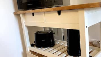 2 bedrooms, desk, laptop workspace, free WiFi
