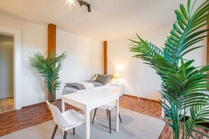 3 bedrooms, desk, laptop workspace, free WiFi - Spacious Apartment In Strausberg - Sleeps 6 (Strausberg)