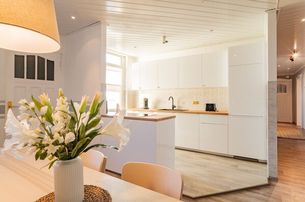 Private kitchen - Spacious Apartment In Strausberg - Sleeps 6 (Strausberg)