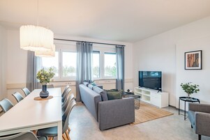 Apartment, 6 Bedrooms (262793) | Living area