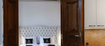 Luxurious Suite Versailles I