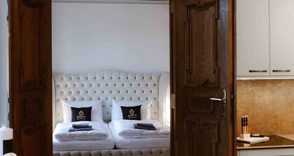 Luxurious Suite Versailles I