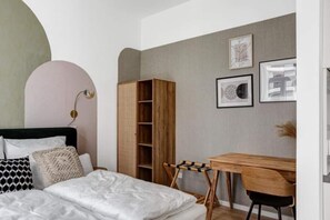1 chambre, décoration personnalisée, ameublement personnalisé, bureau