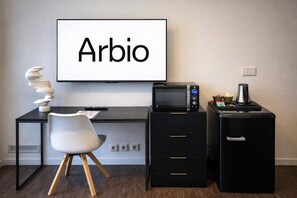 Apartment, 1 Schlafzimmer (DE_BER_001_Apartmently_020_00_02_W) | 1 Schlafzimmer, Schreibtisch, Bügeleisen/Bügelbrett, kostenloses WLAN