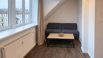 Design-Apartment, 1 Doppelbett und Schlafsofa (DE_BER_003_Apartmently_025_00_03_W)