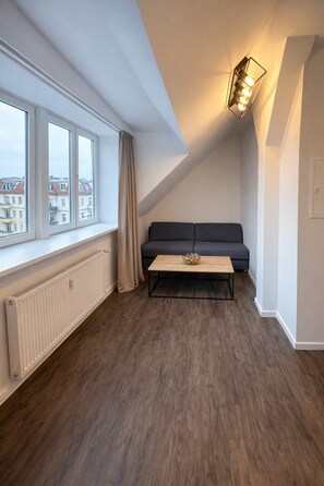 Design-Apartment, 1 Doppelbett und Schlafsofa (DE_BER_003_Apartmently_025_00_03_W) | 1 Schlafzimmer, Schreibtisch, Bügeleisen/Bügelbrett, kostenloses WLAN