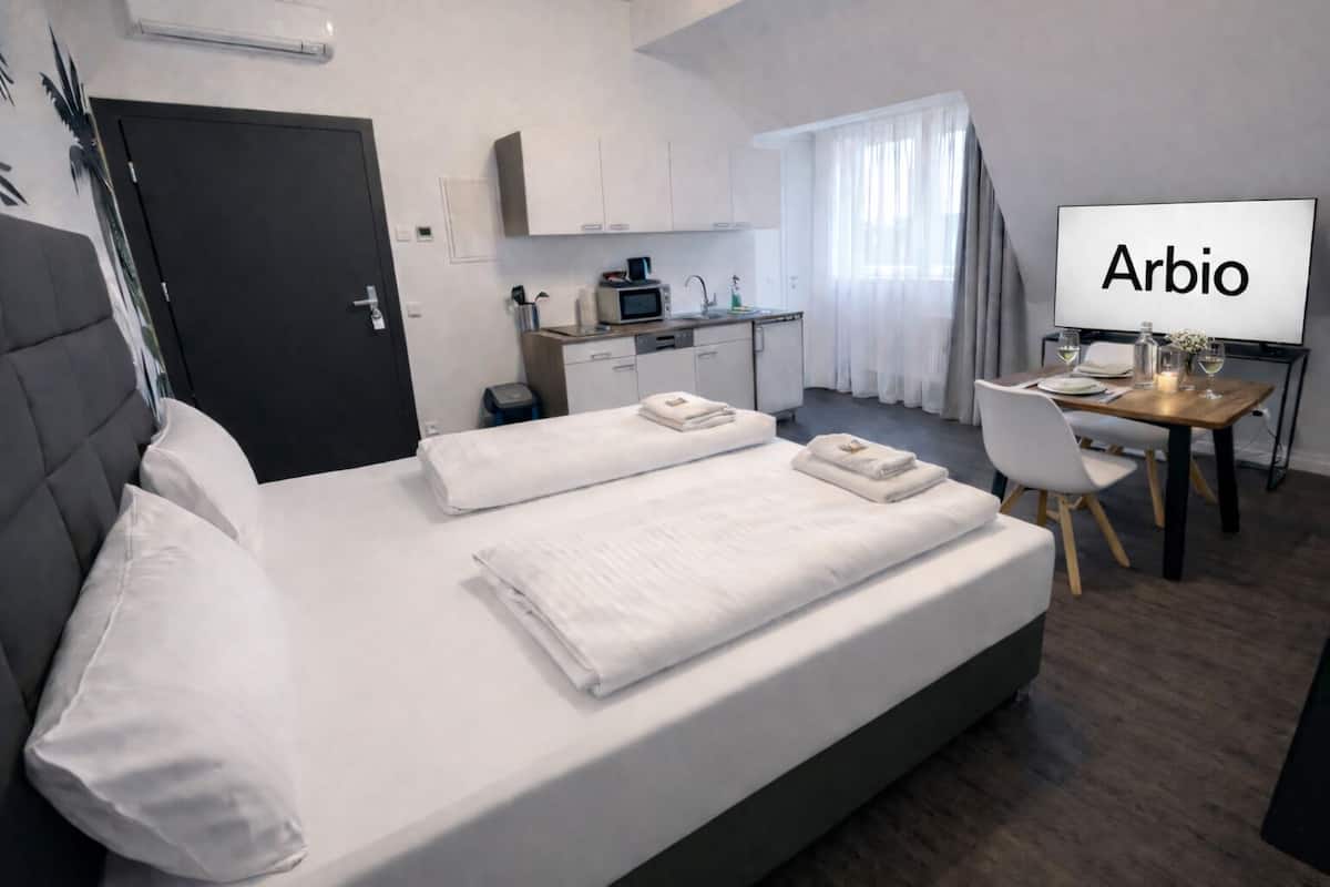 City Apartment, 1 Bedroom, Air conditioning (DE_BER_006_Aparmtently_025_00_02_W ) | 1 bedroom, desk, iron/ironing board, free WiFi